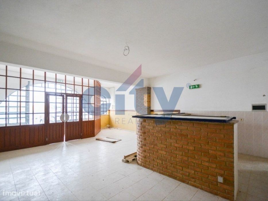 Prédio Exclusivo No Centro De Montargil