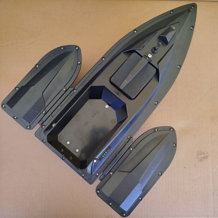 Barco telecomandado para pesca/engodagem