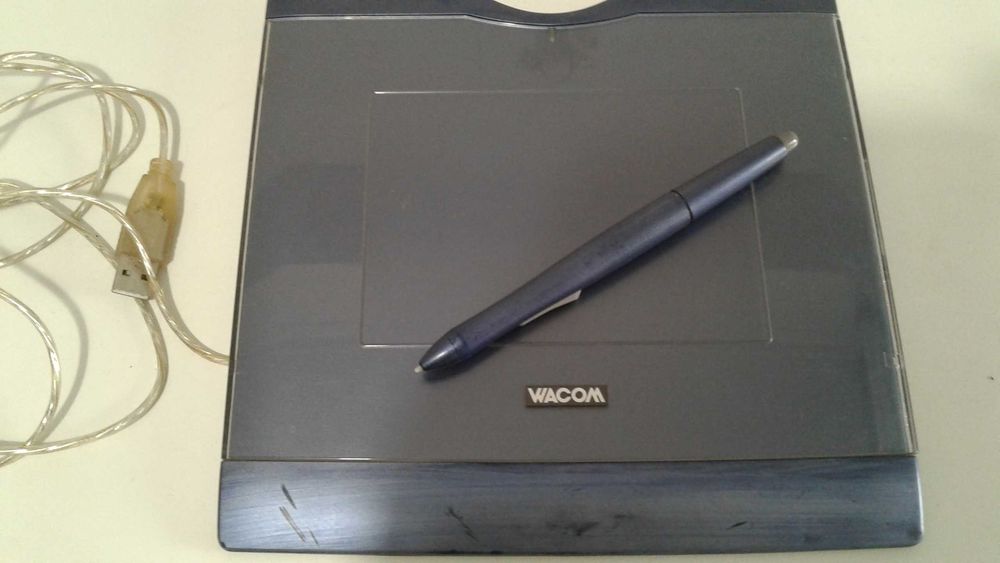 Mesa de desenho digital. Marca: Wacom