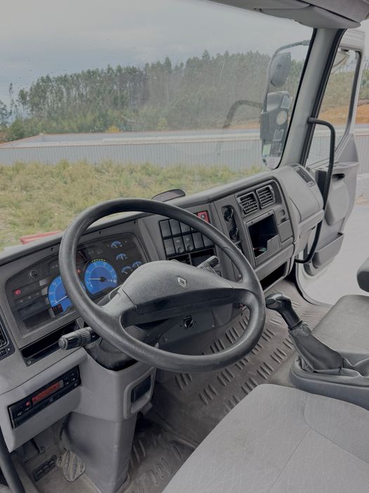 Renault Midlum com Plataforma Elevatória