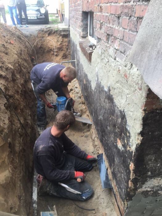 Iniekcje krystaliczne osuszanie scian podcinki fundamentów 100% skutec