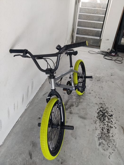 BMX BTWIN Wipe 500 (20") - Como Nova c/ 4 Peseiras (Pegs)