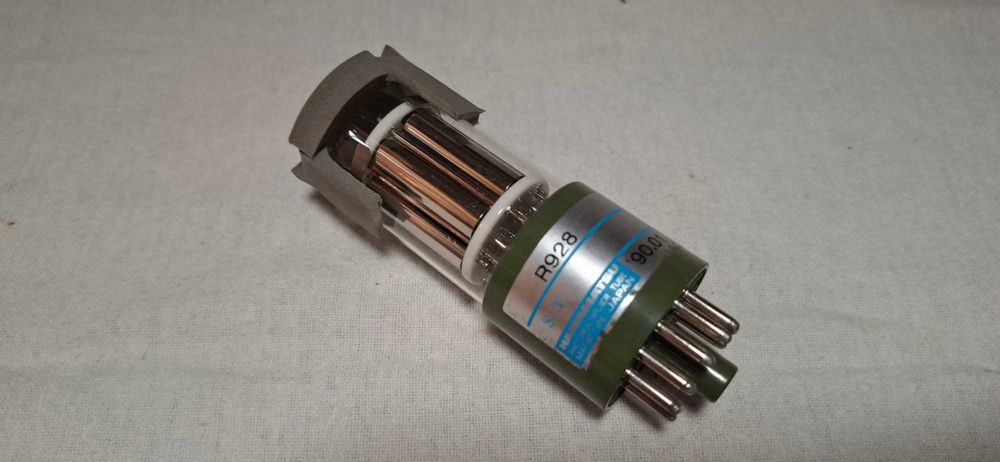 Lampa fotopowielacza Hamamatsu R928  + Gniazdo