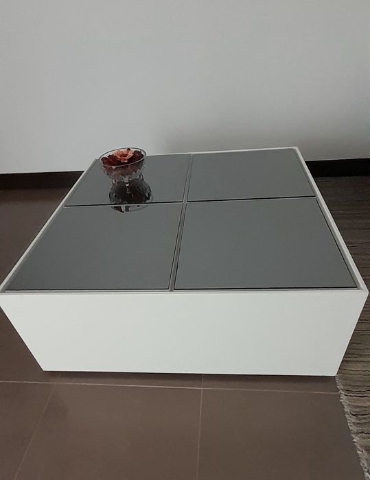 Mesa centro lacada de branco e espelhos