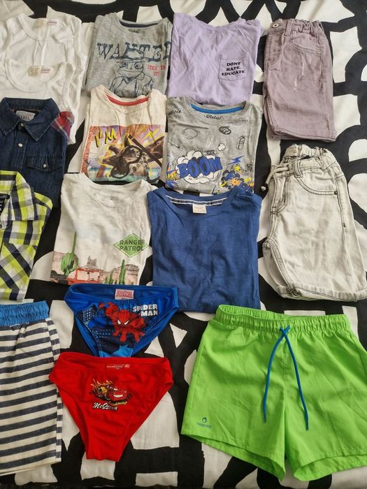 T-shirt e calcoes 5/6 anos