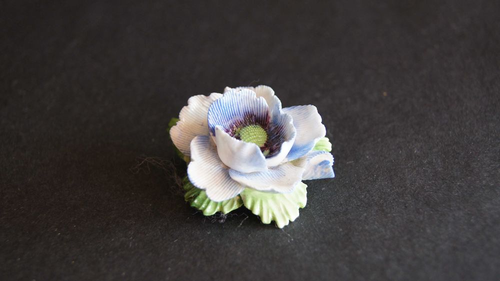 Broszka porcelanowa Denton