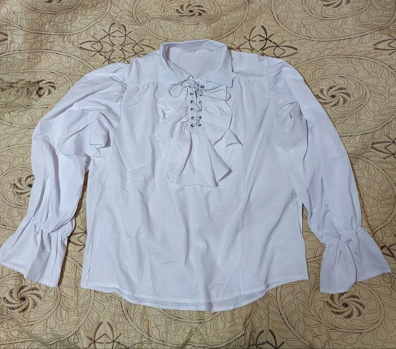 Біла рубашка із шнурівкою