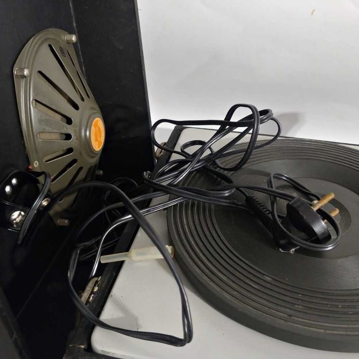 Gramofon Unitra Fonica WG550 walizkowy ze wzmacniaczem WG 550