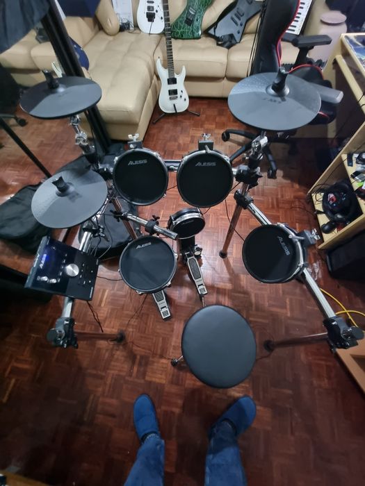 Bateria Eletrónica alesis command mesh kit