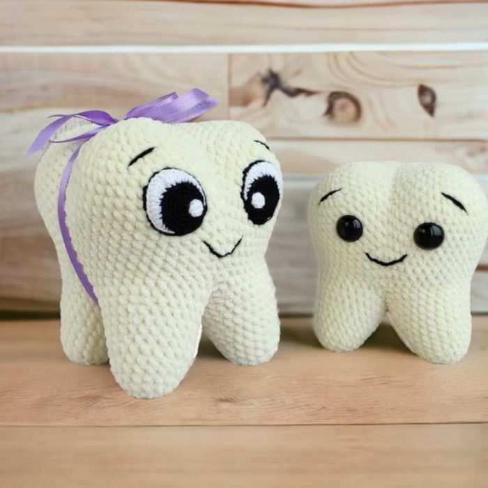 Мягкая игрушка зуб вязанная плюшевая SoftToy