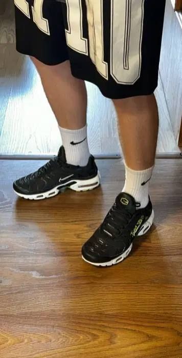 Оригінальні кросівки nike TN, чорного кольору