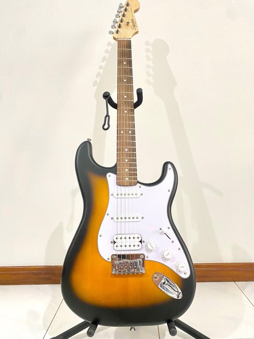 Guitarra Fender - estado de nova