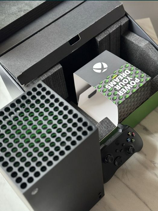 Xbox Series X 1TВ + Gamepad
