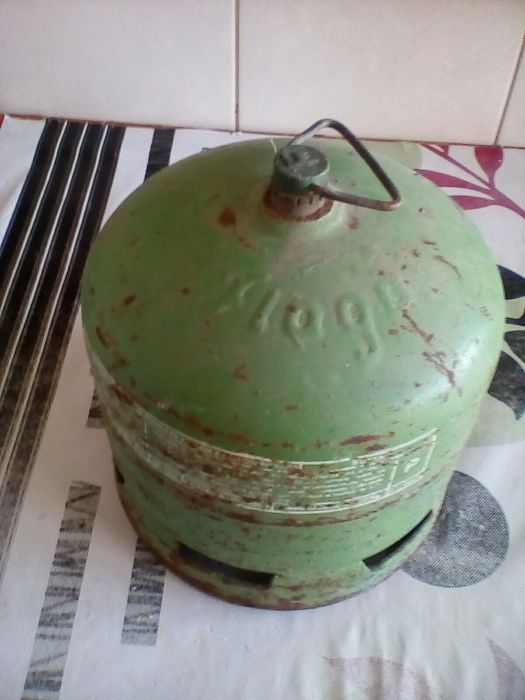 Botija média verde Flagra com meia de gaz