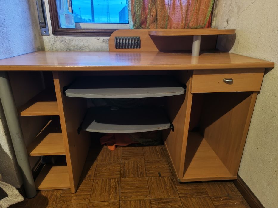 Selling a Desk64739231646721120