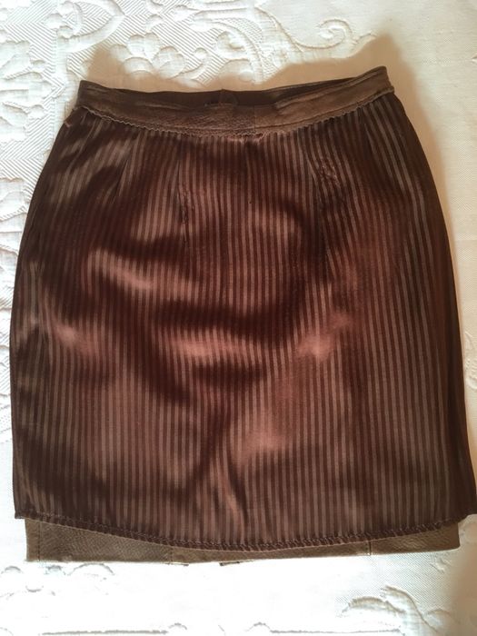 Saia couro castanho