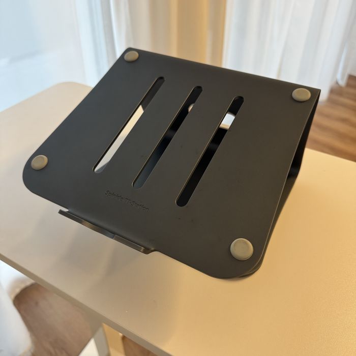 Suporte Macbook (alumínio escuro)