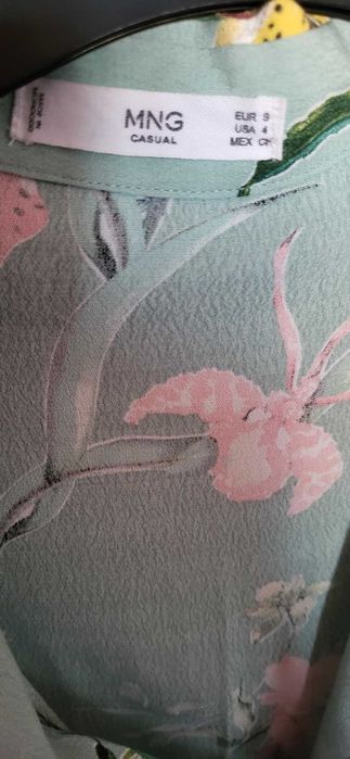 Camisa flores azul Mango manga curta