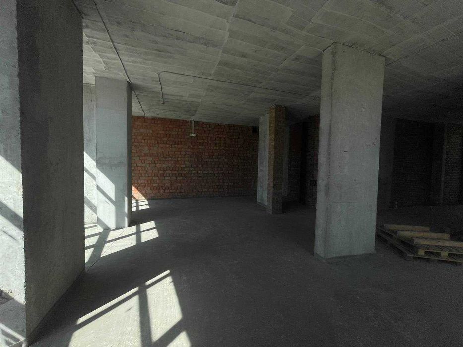 ЖК "Італійський квартал". Продаж нежитлового фасадного приміщення з окремим входом площею 163 квм.