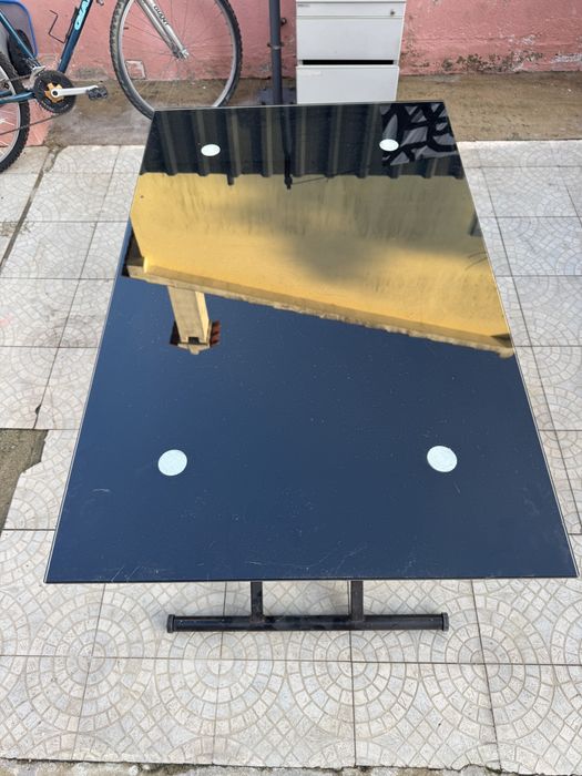 Mesa com tampo em vidro