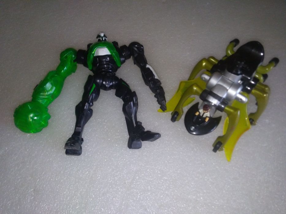 2 Ben 10-themed action figures64740737054083120