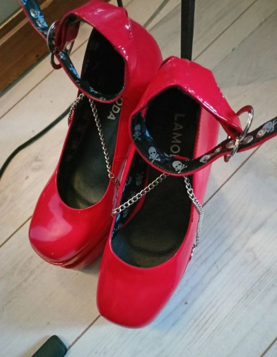 Buty na koturnie czerwone Lamoda rozmiar 38