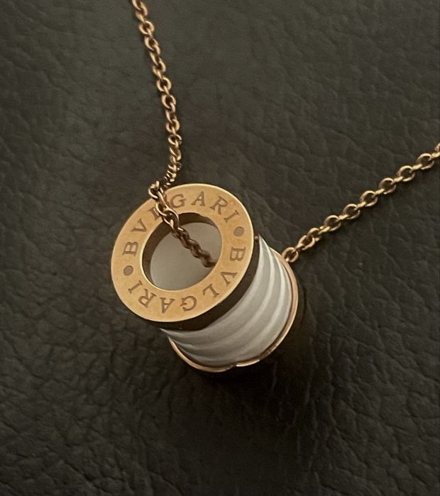 Niezwykle elegancki naszyjnik