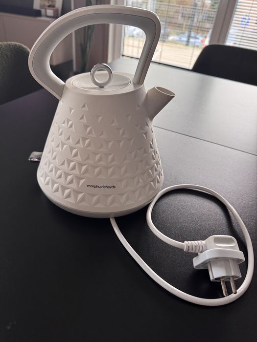 Czajnik elektryczny Morphy Richards bialy