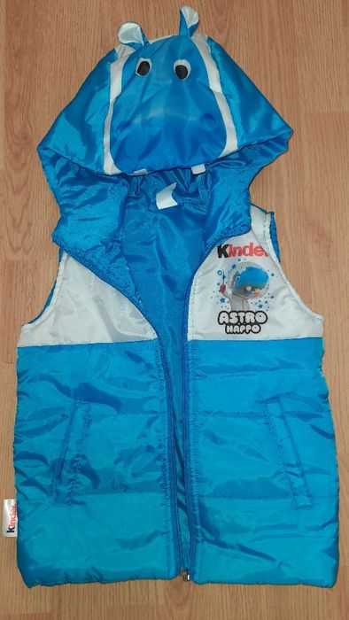 Жилетка на 5-6 лет новая