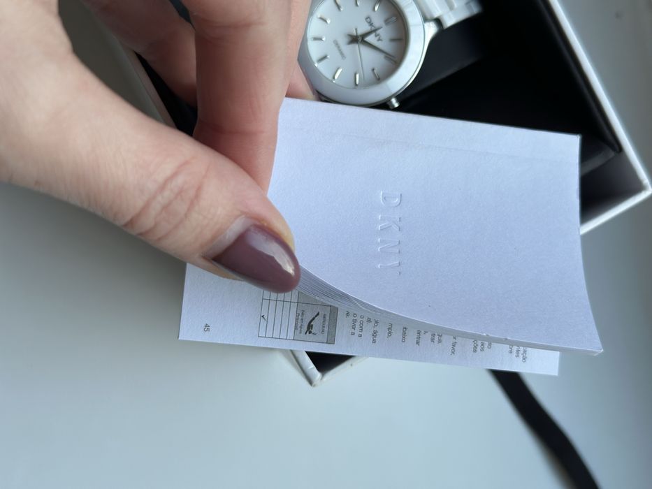 Керамічний годинник dkny ny