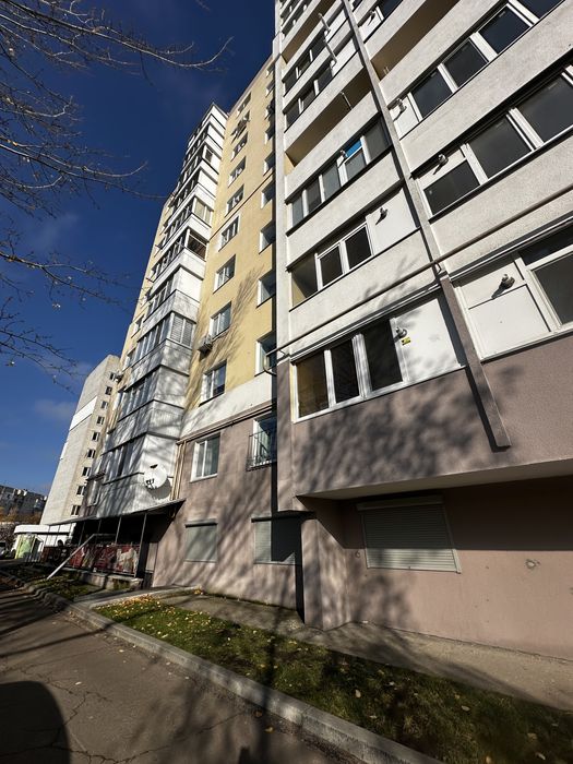 Продаж комерція 171 м² і 140 м² на Зазі