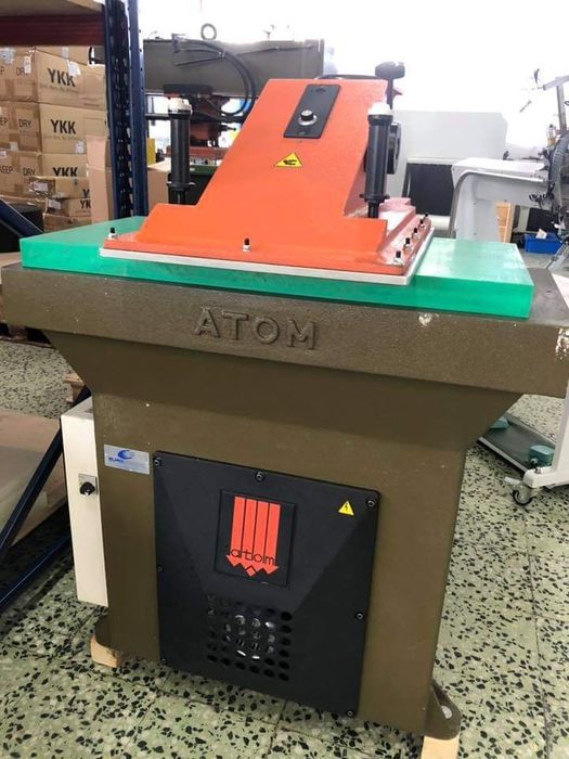 Máquinas fabrica corte e costura