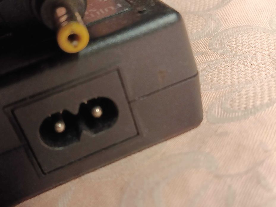 Блок живлення зарядне для ноутбука FUJITSU 20V 4.5A (5.5×2.5mm)