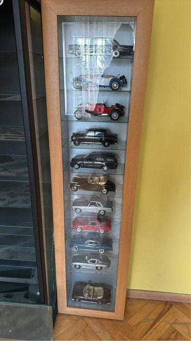 Szafki na modele aut/ figurki