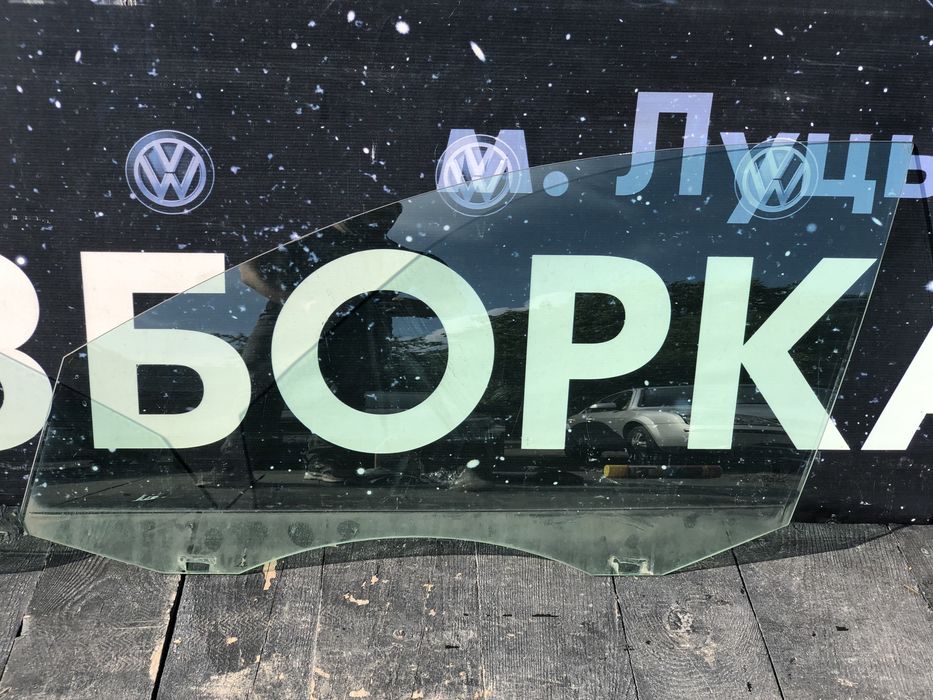 Стекло двери передней задней Пассат Б6 скло дверей Passat B6