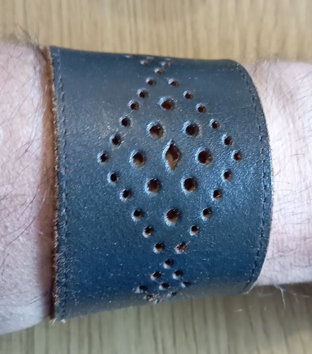 Браслеты кожаные .