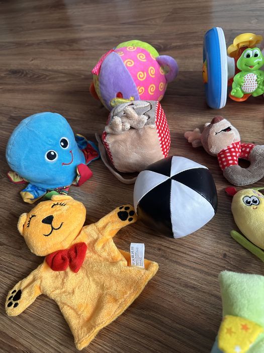 Różne zabawki i grzechotki