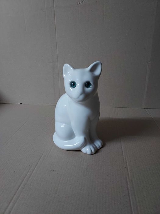 Gato Branco Sentado – Estatueta em Cerâmica Decorativa