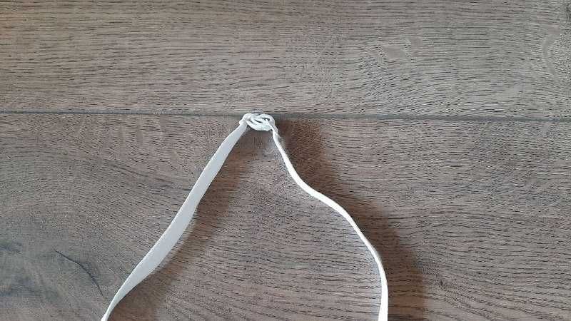 Бюстгалтер, Бюстгальтер с бретелью через шею, бюстье, бюст