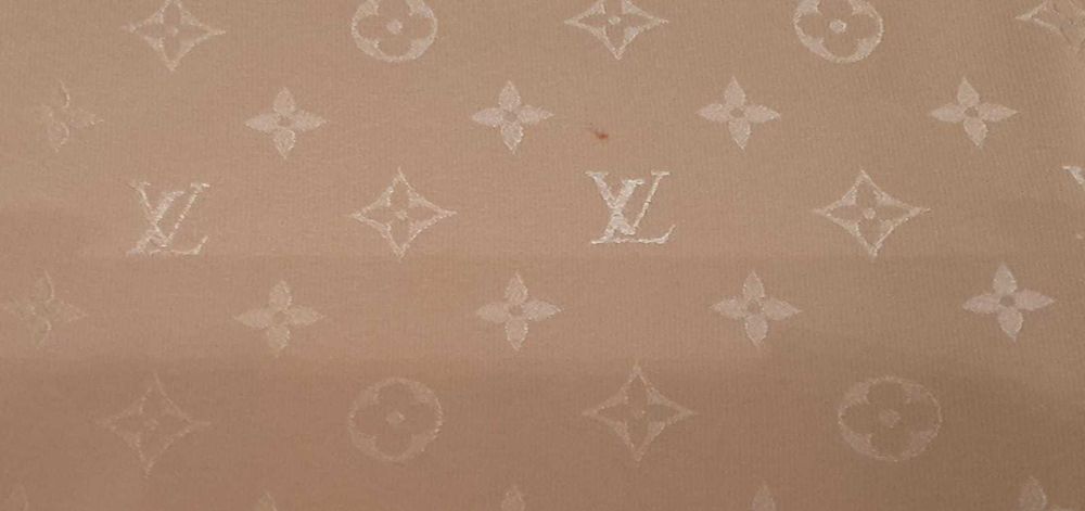 Lenço de seda de senhora, Louis Vuitton, Monograma Marfim.