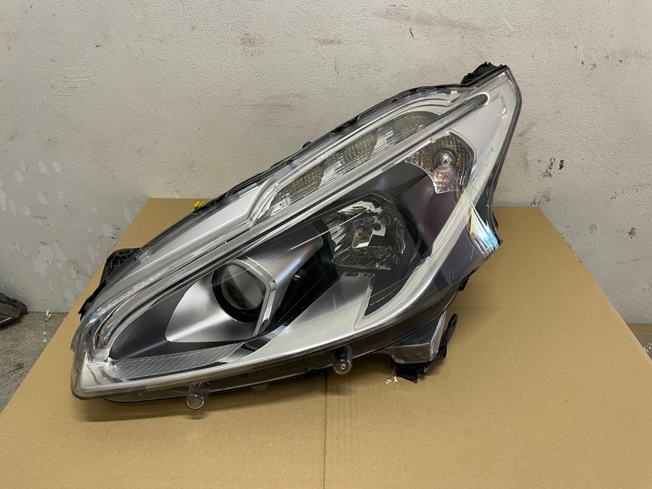 Lampa Reflektor Lewy Peugeot 208 lift 15-18r Soczewka Led EU