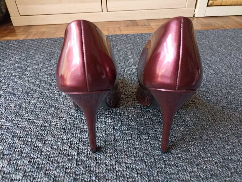 Sapatos Bordeaux, com salto
