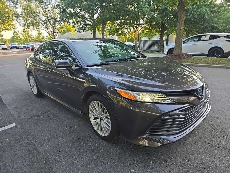 Toyota Camry Hybrid      2019