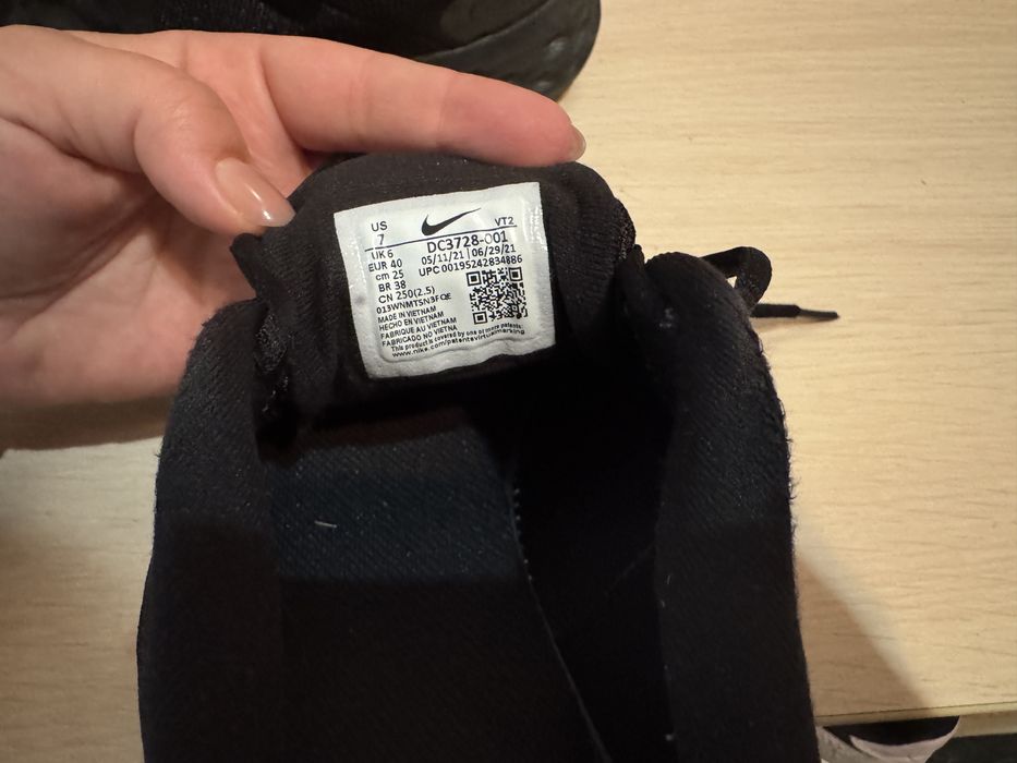Продам кросівки Nike