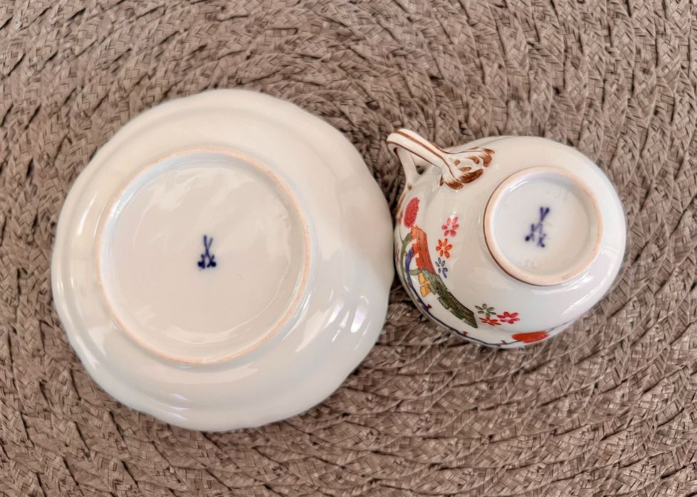 Miśnia rzadka filiżanka do mokki wzór żółty lew z XIXw.