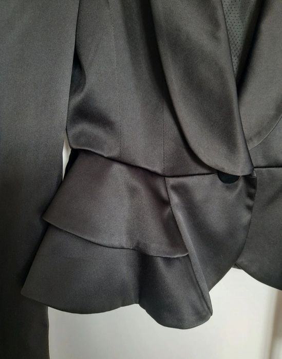 Żakiet z baskinką Atmosphere