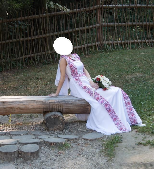 Сукня/плаття весільна з вишивкою/орнаментом,вишиване плаття