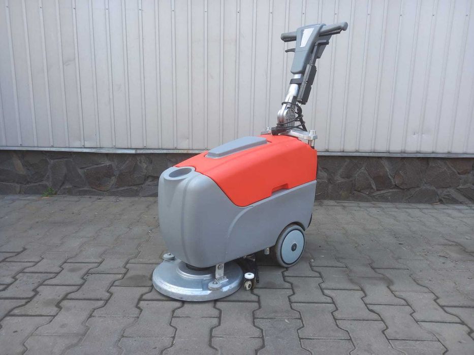 Profesjonalna szorowarka Hako Junior B 12