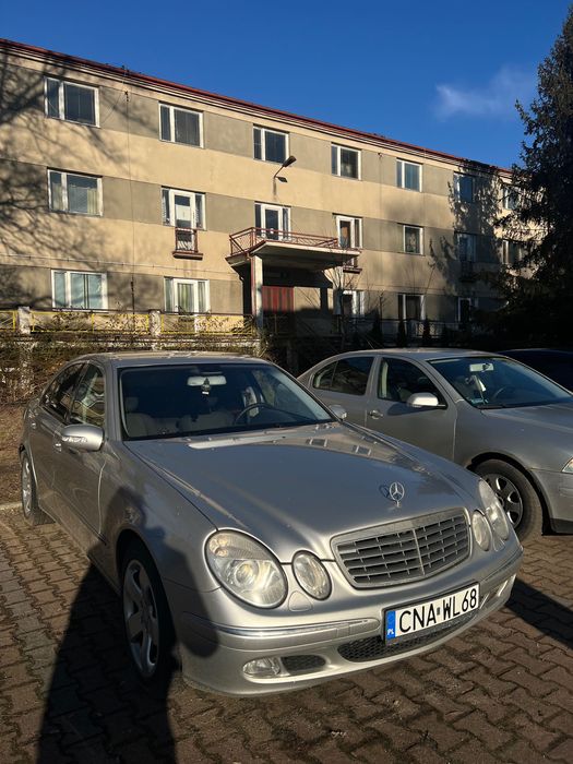 Mercedes Benz W211