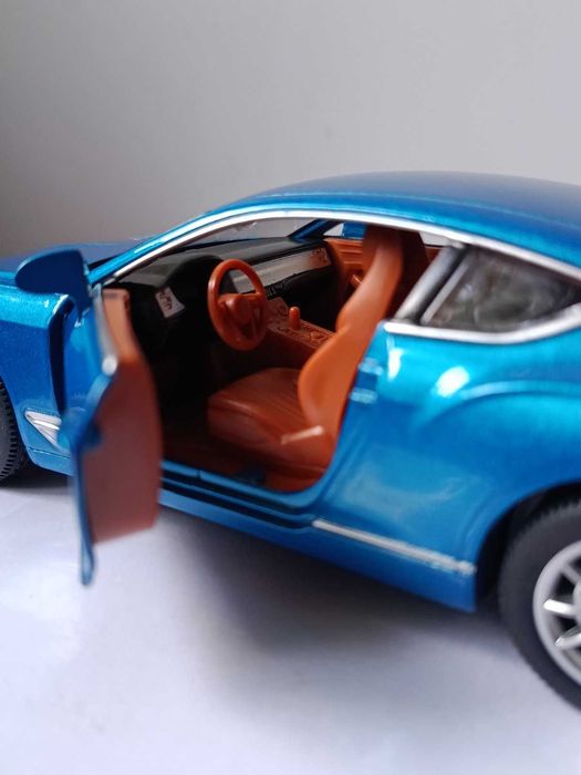 Модель авто  Bentley Continental GT.1/24